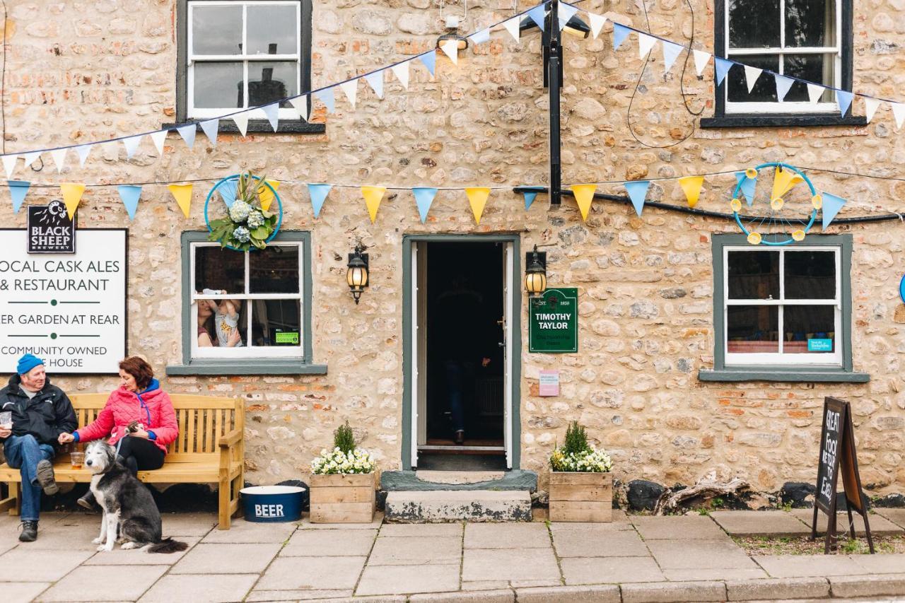 Exelby Green Dragon Leeming Bar Exterior foto